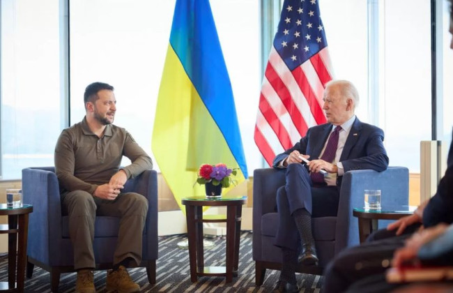 Байден планує провести телефонну розмову з Зеленським