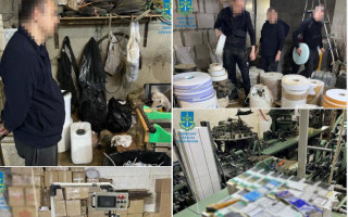 Продавали сигарети під відомим брендом: викрили підпільну тютюнову фабрику