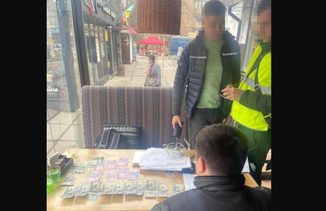 Вимагав $2 000 за дозвіл на розміщення кафе-пункту незламності: у Києві судитимуть директора парку Партизанської слави