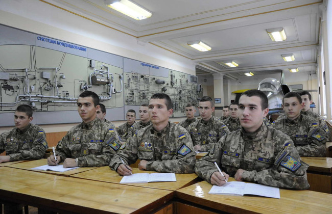 Рада запровадила доплати для строковиків та курсантів: є умови