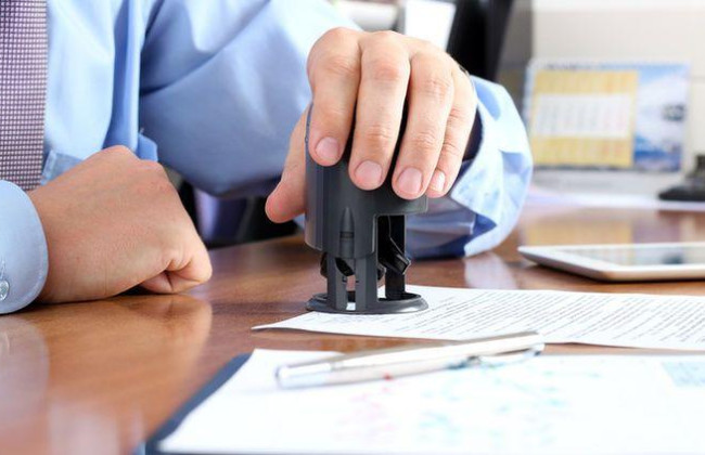 Стало известно, нужно ли удостоверять печатью банка распечатанную платежку в е-форме