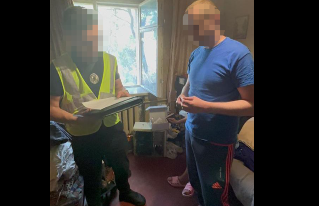 Обманул женщину на ₴300 000 под предлогом оформления единовременной помощи: в Киеве разоблачен мошенник