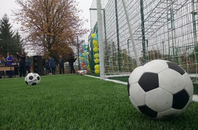 Неякісний ремонт футбольного поля: у столиці у службовій недбалості підозрюють директора спортивної школи