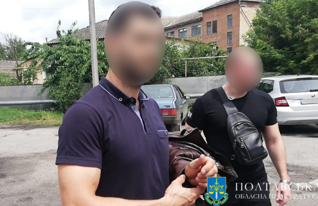 $2 000 за розміщення торговельного павільйону – на Полтавщині на хабарі викрили посадовця міськради