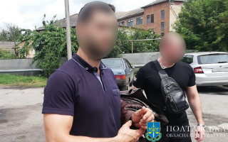 $2 000 за розміщення торговельного павільйону – на Полтавщині на хабарі викрили посадовця міськради