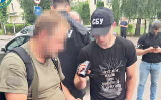 За хабаря дозволяв ловити рибу у річці сітками: на Житомирщині викрито інспектора Держрибагенства