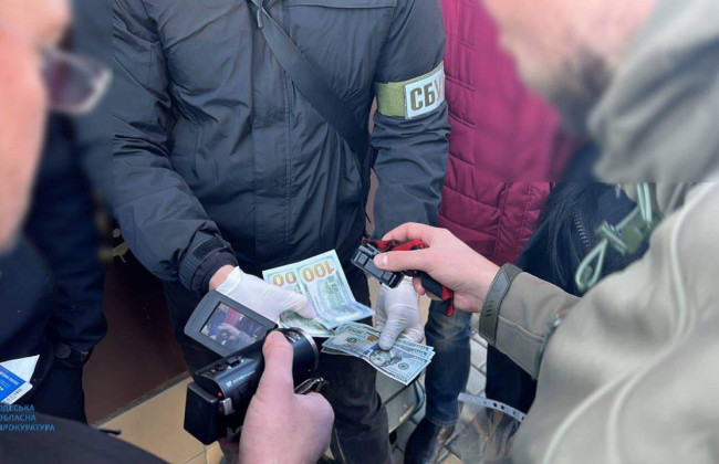 Хабар за митне оформлення гуманітарної допомоги для ЗСУ без «труднощів»: судитимуть держінспектора Одеської митниці