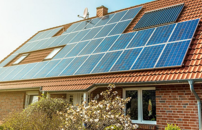 В Україні домогосподарства зможуть продавати електроенергію, вироблену сонячними панелями