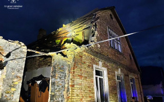 Спасатели показали последствия ночной атаки дронов в Киевской области: фото