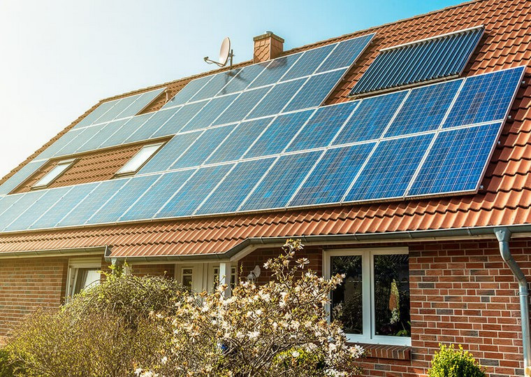 В Україні домогосподарства зможуть продавати електроенергію, вироблену сонячними панелями