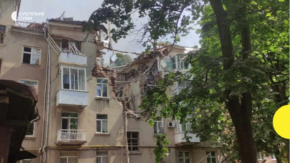 У центрі Сум пошкоджений житловий будинок через атаку дронів