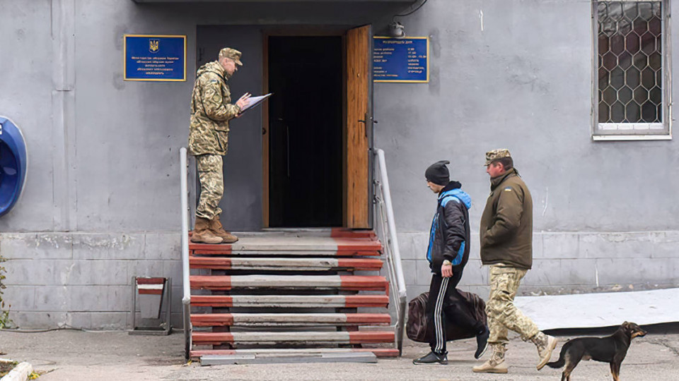 Повестки не перестанут вручать на улицах, — руководитель Львовского ТЦК