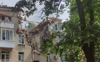 У Сумах російський безпілотник влучив у житловий будинок: загинула людина