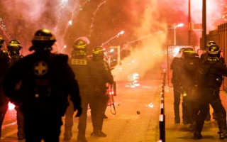 Франція у вогні: більше 1000 затриманих протестувальників, десятки розгромлених будівель, на півночі - комендантська година, фото