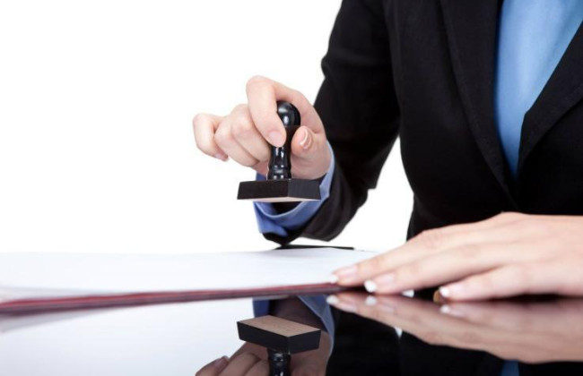 Українцям за кордоном спрощено доступ до державної реєстрації актів цивільного стану