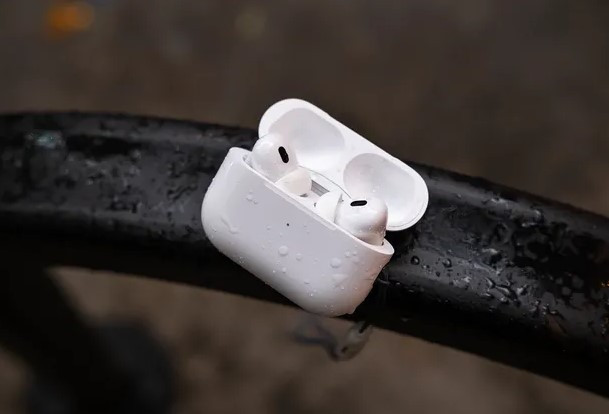 Наступна версія навушників AirPods Pro від Apple зможе перевіряти слух і вимірювати температуру