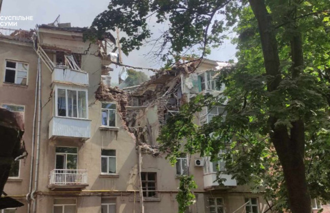 У центрі Сум пошкоджений житловий будинок через атаку дронів