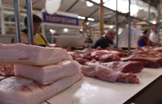 У Києві на ярмарках заборонили продавати м’ясо, рибу та молочні продукти: причина