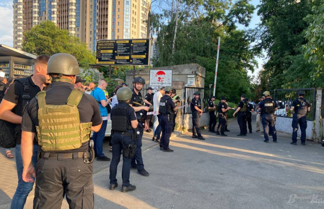 В результате взрыва в Шевченковском райсуде пострадали, предварительно, двое правоохранителей, — Офис Генпрокурора