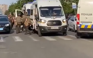 Территорию вокруг Шевченковского райсуда оцепили правоохранители: фото и видео