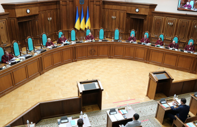 КСУ признал неконституционной норму о штрафе в 100% и конфискации товаров, перемещенных с утаиванием от таможенного контроля