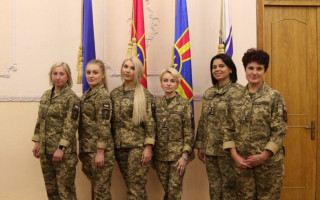 У Міноборони презентували оновлену літню польову жіночу форму одягу, фото