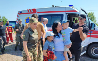 В Украину вернули двух детей, которых депортировала рф