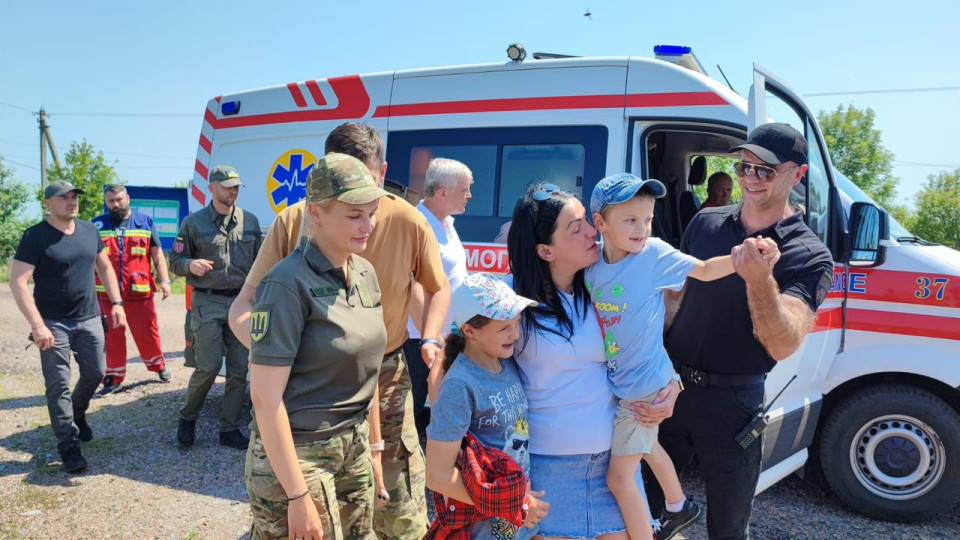 В Україну повернули двох дітей, яких депортувала рф