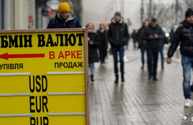 Судьи, депутаты и госслужащие должны будут декларировать покупку валюты на сумму более 3500 долларов