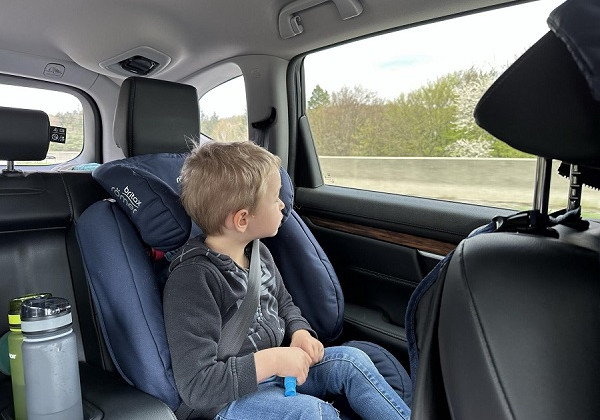 В Германии хотят запретить курение в автомобилях с детьми