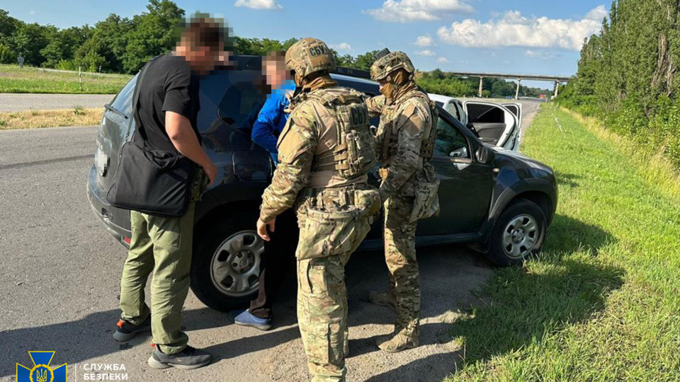 Влаштувався до оборонного заводу та збирав секретну інформацію: на Кіровоградщині затримали ворожого агента