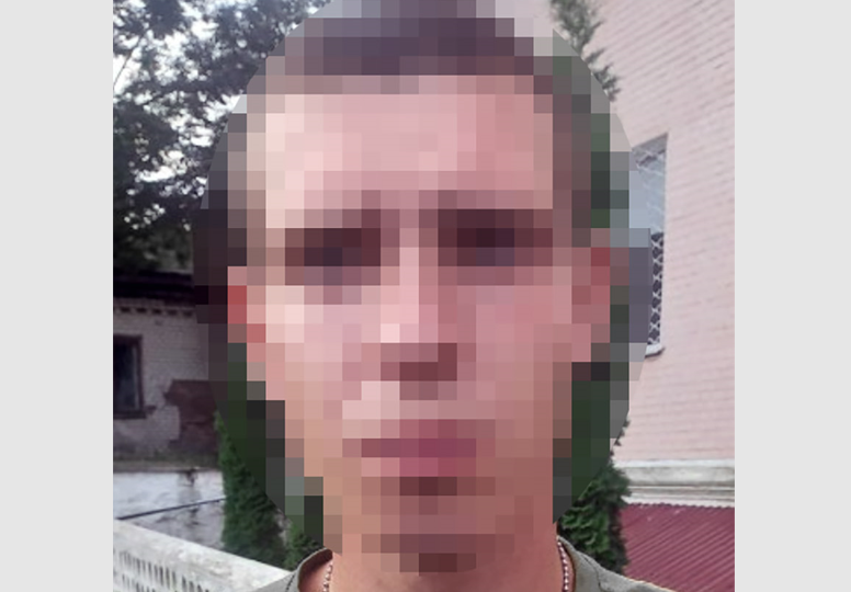 В Хмельницкой области мужчина изнасиловал 15-летнюю школьницу, угрожая пистолетом