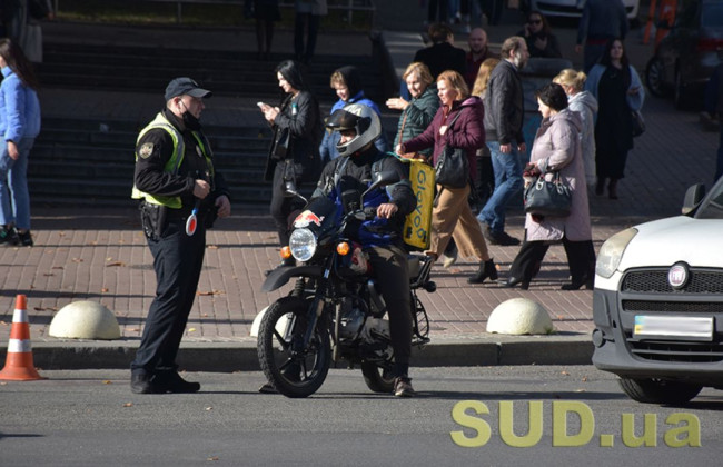 На водителя составили протокол по ст. 130 после того, как он не захотел оставлять свой мотоцикл на дороге