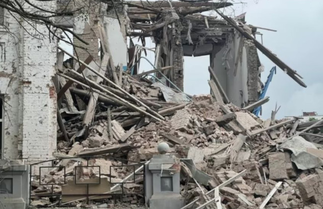 Окупанти вдарили авіабомбою по місцю видачі допомоги в Оріхові: багато постраждалих