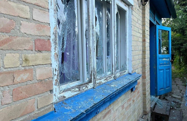 В Киевской области из-за падения обломков БПЛА вспыхнул пожар и есть разрушения, фото