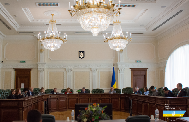 Вища рада правосуддя звільнила трьох суддів у відставку