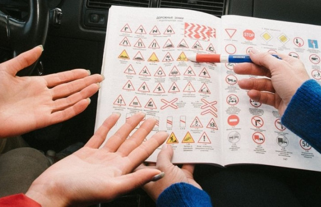 Депутаты готовятся одобрить законопроект о возможности будущим водителям изучать теорию без автошколы