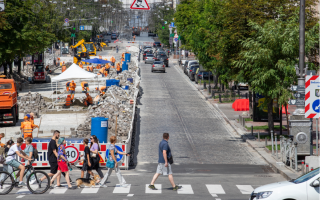 В Киеве на улице Богдана Хмельницкого открыли движение отремонтированными полосами
