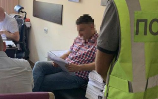 Заместителя директора Киевавтодор взяли под круглосуточный домашний арест с браслетом