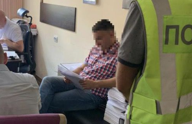Заступника директора Київавтодор взяли під цілодобовий домашній арешт з браслетом