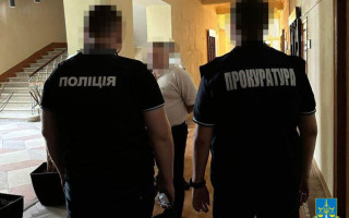 «Продавали» студентам успішну сесію: у Львові на хабарі викрито декана вишу та його заступника