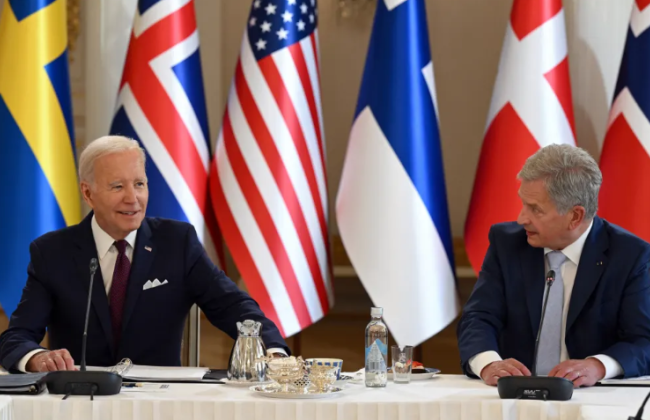 Байден за «приблизно 3 секунди» погодився на вступ Фінляндії до НАТО – ЗМІ