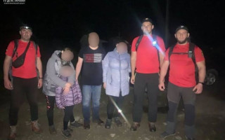 Заблукали у Карпатах: рятувальники розшукали три групи туристів з дітьми