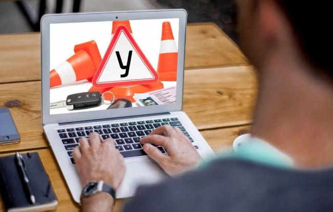 Рада дозволила майбутнім водіям вивчати теорію без автошколи