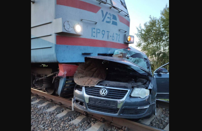 На Чернігівщині автомобіль зіткнувся з поїздом: є загиблі