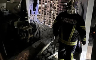 Поліція показала перші хвилини після падіння уламків під час нічної атаки на Київ, відео