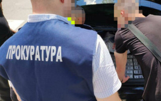 На Буковині ворожка та адвокат ошукали чоловіка на 300 тисяч доларів