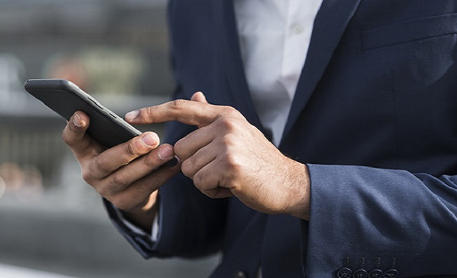 Захисник не може брати участь у засіданні за допомогою телефонного зв’язку – Верховний Суд