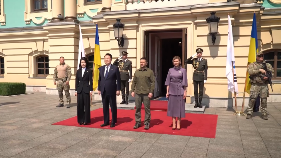 Зеленський показав відео зустрічі з президентом Південної Кореї