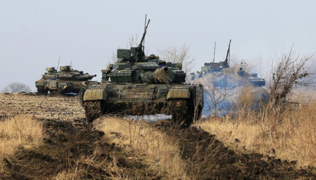 Украина изменила тактику контрнаступления после потерь техники, – NYT